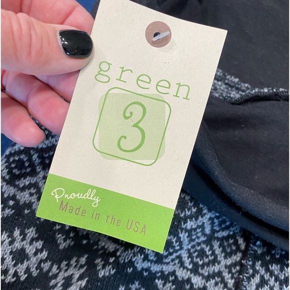 RECYCLED sweaters make this FUN & FLATTERING skirt! ♻️ see pic for all the deets - Picture 3 of 13